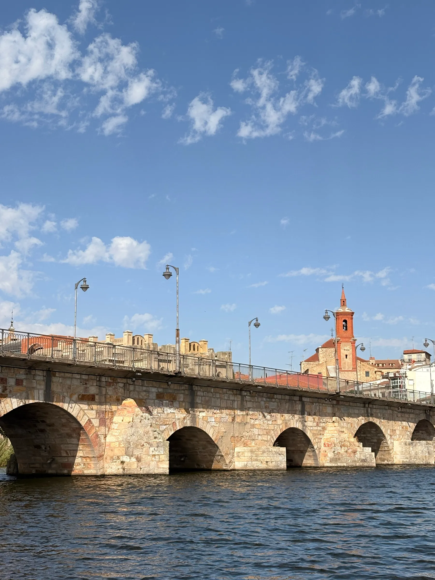 Puente medieval sobre el río Tormes